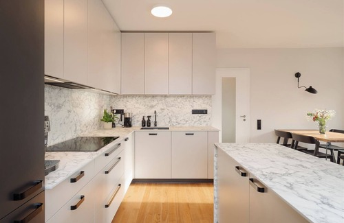 Prague 13 Apartment | Luxury Sunny Home - 2bedrooms, PS5, Garage, Balcony, Super fast Internet