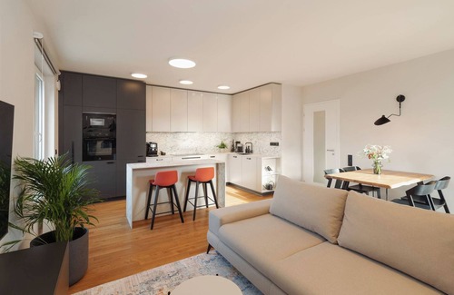 Prague 13 Apartment | Luxury Sunny Home - 2bedrooms, PS5, Garage, Balcony, Super fast Internet