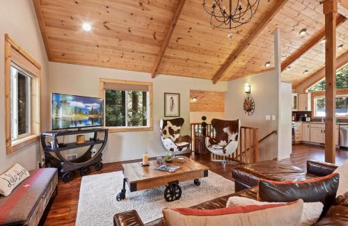 Kingswood Estates House | Luxury Tahoe Chalet Minutes to Dining