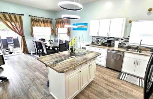 Citrus Park House | Luxury Tampa Home 10PPL/Pool/Grill/Airport