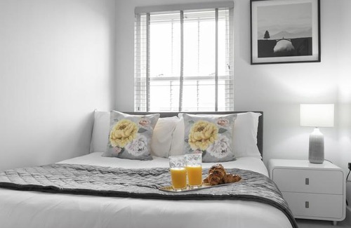 Cheltenham Apartment | Luxury Three Bedroom Town Centre Apartment