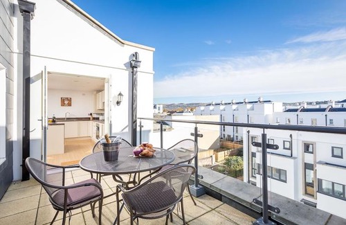 Cheltenham Apartment | Luxury Three Bedroom Town Centre Apartment