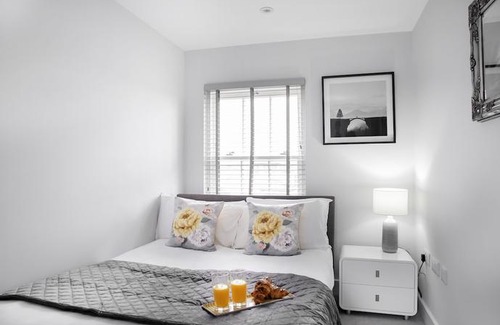 Cheltenham Apartment | Luxury Three Bedroom Town Centre Apartment