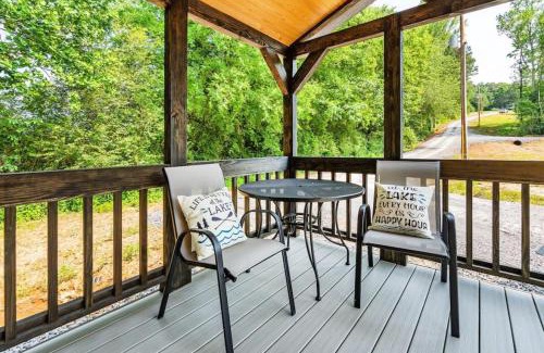 Guntersville Apartment | Luxury Tiny House Mins to Lake, Downtown Guntersville Boat Parking