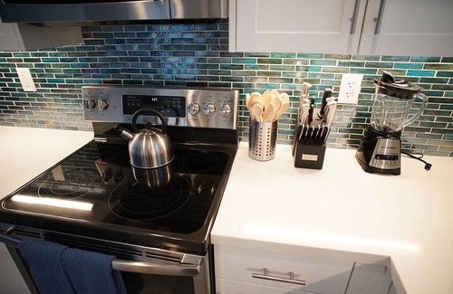 Mission Beach Apartment | Luxury Top Floor, 2 Bed #14 - 167 Steps to Mission Beach and Boardwalk.