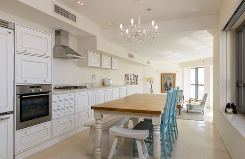 Tel Aviv City Center Apartment | Luxury Tower 2 Bedroom with *King Master* *High Floor* Parking