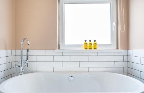 Belfast House | Luxury Townhouse 2BR Belfast's Best Area