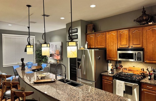 Oak Lawn House | Luxury Townhouse~ Great Location