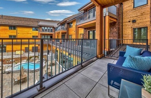 South Lake Tahoe Condo | Luxury Two Bedroom Residence steps from Heavenly Village Book 7 Nights for 10% Off by RedAwning