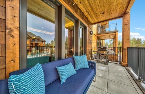 South Lake Tahoe Apartment | Luxury Two Bedroom Residence Steps From Heavenly Village Condo