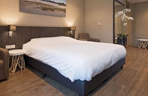 Vlijmen Hotel | Luxury Unit Near Golf Courses and Nature Trails in Brabant, Free Parking