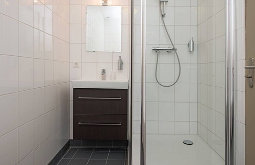 Vlijmen Hotel | Luxury Unit Near Golf Courses and Nature Trails in Brabant, Free Parking