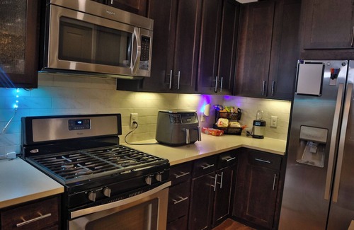 Energy Corridor Apartment | Luxury Urban Upscale 1-bedroom apt in Energy Corridor 15 minutes from Downtown.