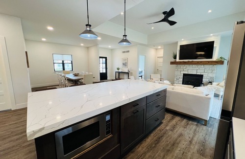 Lake Geneva House | Luxury vacation home just a 16-minute walk to Downtown and Riviera Beach