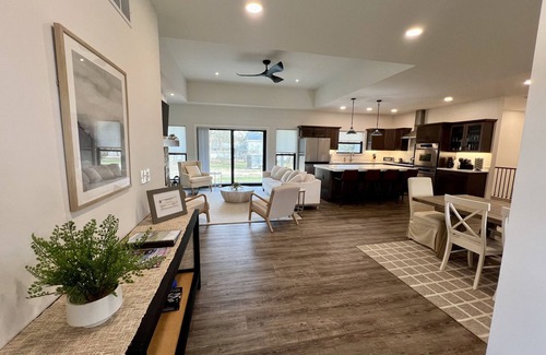 Lake Geneva House | Luxury vacation home just a 16-minute walk to Downtown and Riviera Beach