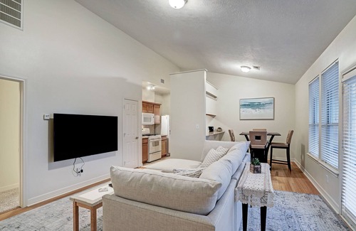 Clear Lake Shores Condo | Luxury vacation Kemah, TX condo. Bars and restaurants within walking distance.