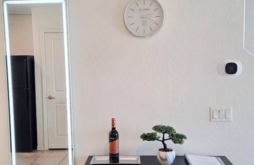 Sunrise Manor House | ⭐️ Luxury Vibes. Stylish home just 15 min to Downtown! ✅️