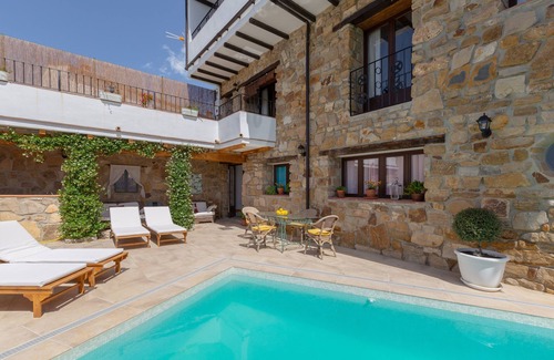 Gaucin House | Luxury Villa Casa el Impero with Pool, Terrace, Unique Mountain View and WiFi