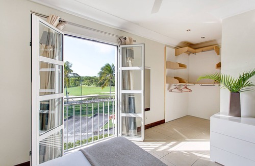Saint-Francois Villa | LUXURY VILLA CHAMPAGNE 9 people between the lagoon with its beach and the golf course