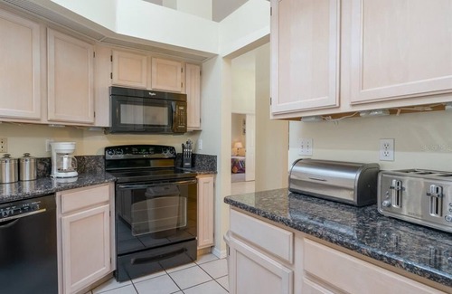 Doral Woods Villa | Luxury villa close to city yet very serene/private/spacious and close to nature