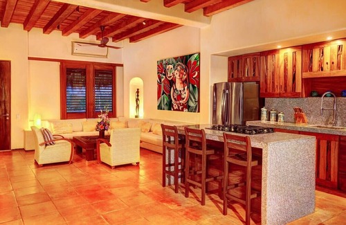 Ixtapa - Zihuatanejo House | Luxury Villa con Alberca Privada en Las Palmas