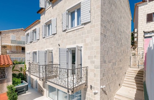 Hvar Old Town Villa | Luxury villa Gariful with jacuzzi in centre of Hvar