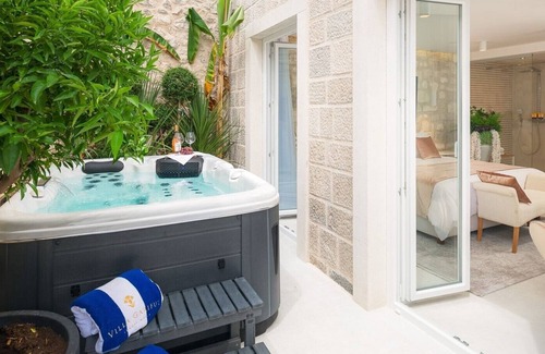 Hvar Old Town Villa | Luxury villa Gariful with jacuzzi in centre of Hvar