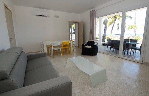 Kiwengwa Apartment | Luxury Villa (NZURI) Independent apartment with private kitchen