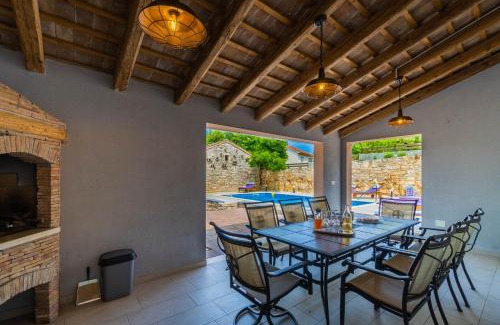 Rakalj Villa | LUXURY VILLA ON SPACIOUS PRIVATE PROPERTY