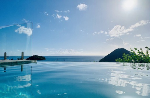Jennings Villa | LUXURY VILLA! PANORAMIC SEA VIEW & INFINITY POOL. 10MIN WALK TO A STUNNING BEACH
