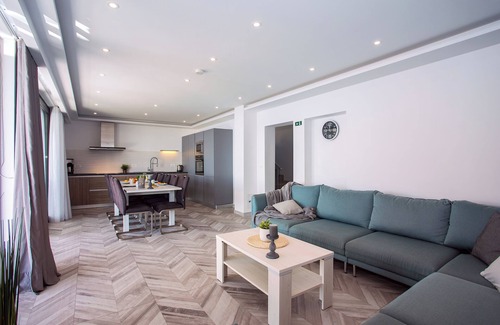 Stanici Villa | Luxury Villa POCRNJA with private heated pool, jacuzzi, sauna and pool table