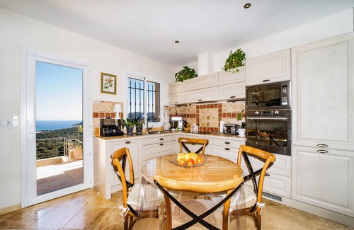 Santa Giulia Villa | luxury villa SEA VIEW pool on the heights of Santa Giulia 6-8 pers