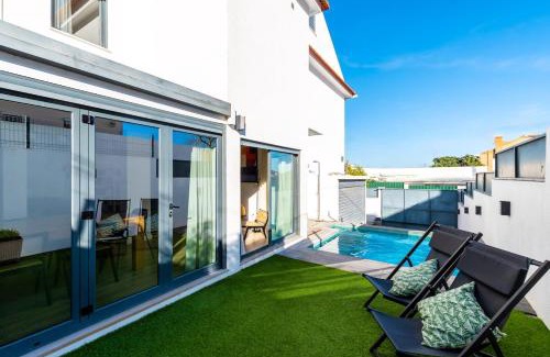 Ajuda Villa | Luxury Villa with a pool in the city - No Parties Allowed