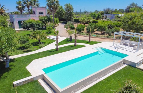 Cutrofiano Villa | Luxury villa with garden and heated swimming pool, in the Salento hinterland.