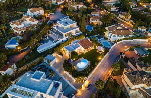 Urbanizacion el Rosario Villa | Luxury Villa with High Security, Pool & Jacuzzi