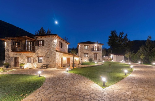 Kalavrita Villa | Luxury villas ideal for families - just 25 minutes from ski center of Kalavrita.
