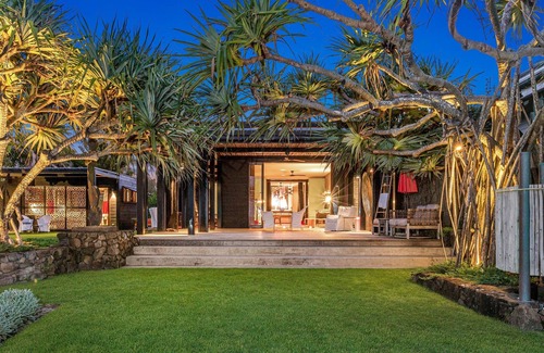 Byron Bay House | Luxury Villas Pacific House Byron Bay (Access to Beach)