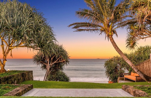Byron Bay House | Luxury Villas Pacific House Byron Bay (Access to Beach)