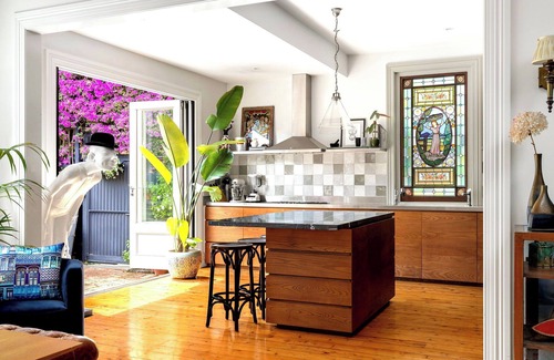 St Kilda House | Luxury Villas St Kilda West Beach (Walk to the beach)