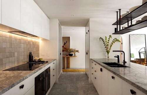 Bellevue Hill Apartment | Luxury Villas The Paloma Luxe (Walk to the beach)