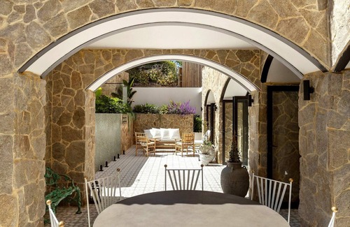 Bellevue Hill Apartment | Luxury Villas The Paloma Luxe (Walk to the beach)