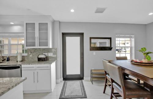 Pompano Isles House | Luxury Water Front, Heated Pool & Jacuzzi, 5bdrm