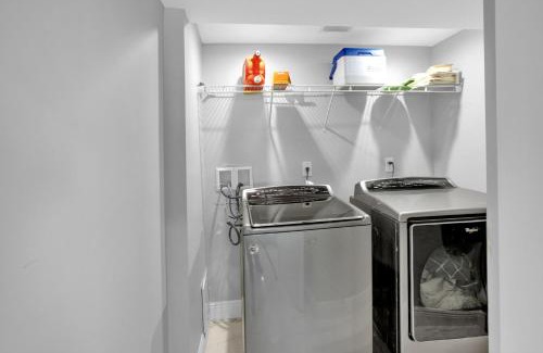 Pompano Isles House | Luxury Water Front, Heated Pool & Jacuzzi, 5bdrm