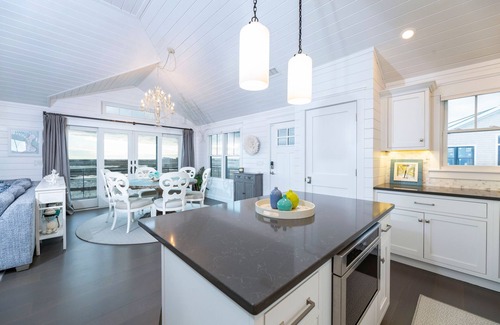 Snug Harbor House | Luxury Waterfront Retreat