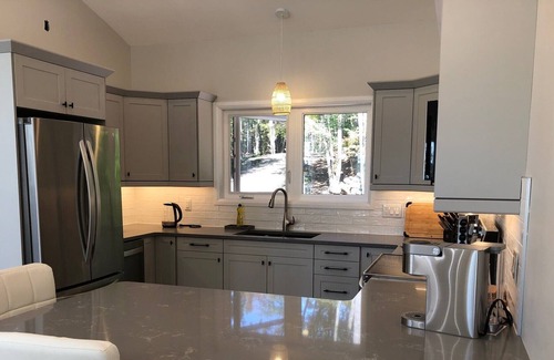 Armour Cottage | Luxury Waterfront Cottage on beautiful Little Doe Lake