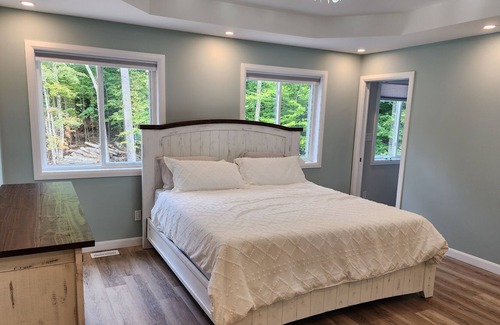 Armour Cottage | Luxury Waterfront Cottage on beautiful Little Doe Lake