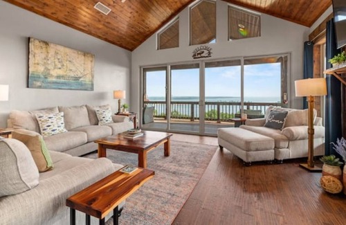 Pottsboro House | Luxury Waterfront Lakehouse on Texoma!