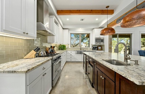 Horseshoe Bay House | ⭐️⭐️LUXURY WATERFRONT-PONTOON CHARTER CREDIT-CHEF’S KITCHEN-FIRE PIT-SLEEPS 24⭐️⭐️