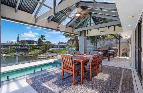 Sorrento House | Luxury Waterside Oasis