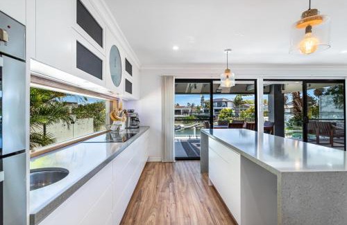 Sorrento House | Luxury Waterside Oasis